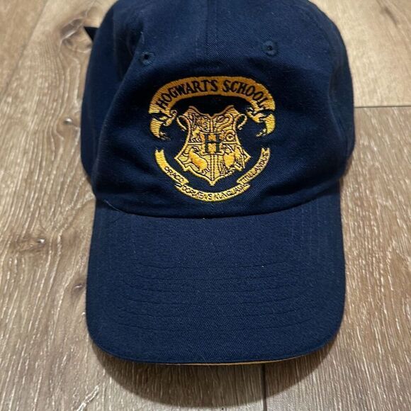 Vintage‎ 2000's Warner Bros. Mens Embroidered Hogwarts School Strap Back Cap - Picture 1 of 8